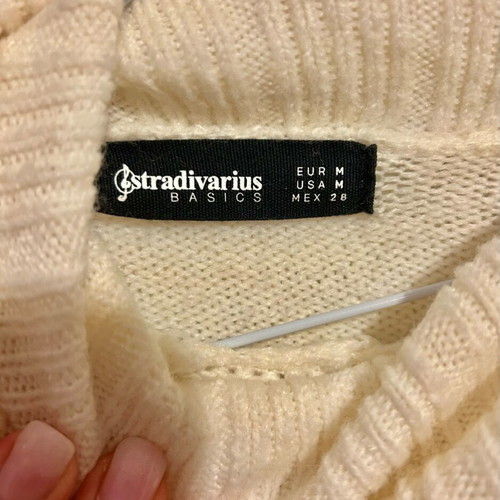 Stradivarius sweater cream color like new, size M