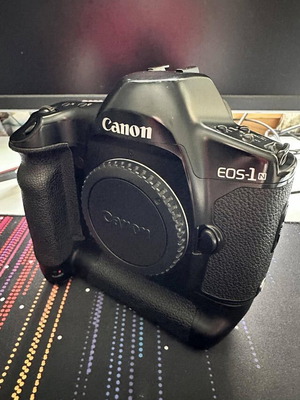 Canon EOS 1N φιλμ φωτογραφική μηχανή σαν καινούργια με φακό
