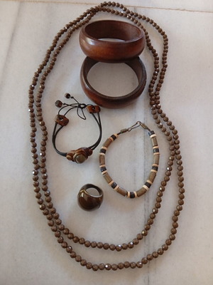 Boho jewelry set like new, brown beads and wood