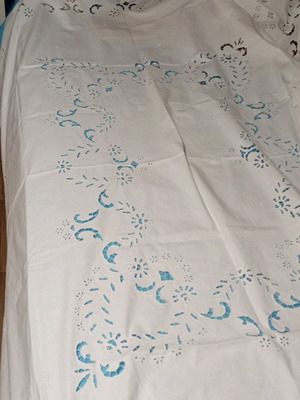Cotton white cutwork tablecloth 170x220 with 7 napkins