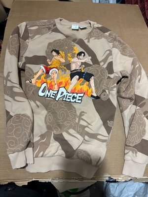 One Piece and You-Hi-Oh Bershka sweatshirts like new, set of 3