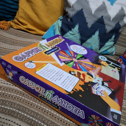 Board games set like new, 5 titles with boxes