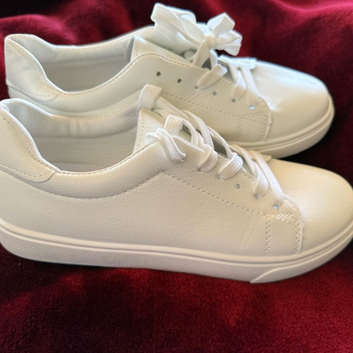 White women's athletic shoes new no name size 39
