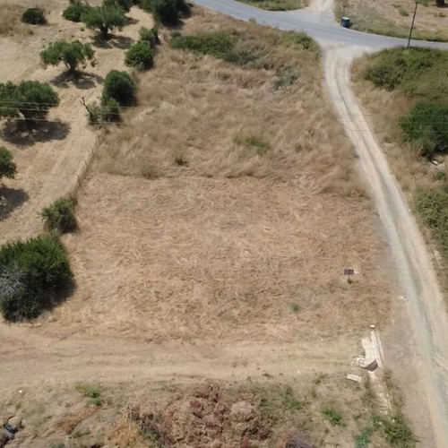 Οικόπεδο γωνιακό οικοδομήσιμο 614 τ.μ. στη Γερακινή Χαλκιδικής