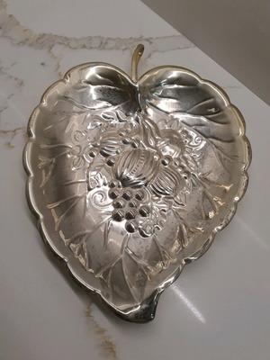 Decorative silver-plated bowl used, leaf shape with embossed designs
