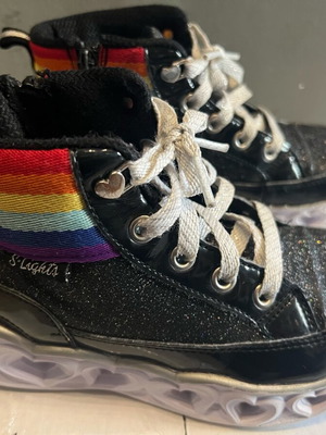 Skechers boots used with rhinestones and lights, size 32, black multicolor