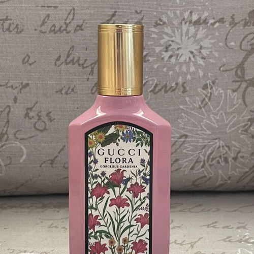 Gucci Flora perfume bottle like new, empty for decoration or collection