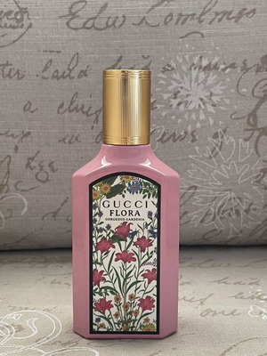 Gucci Flora perfume bottle like new, empty for decoration or collection