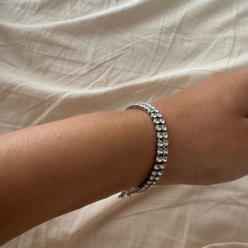 Tennis bracelet vintage, like new, silver color