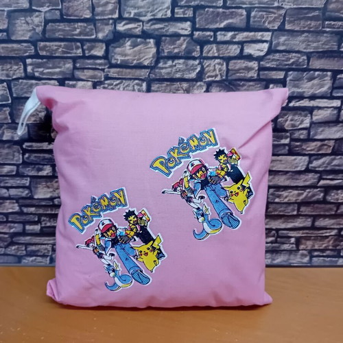 Pokemon pillow like new with Ash, Brock, Misty, Pikachu and Dratini