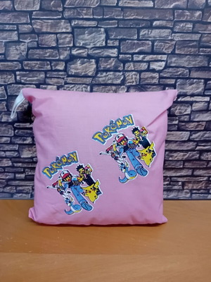 Pokemon pillow like new with Ash, Brock, Misty, Pikachu and Dratini