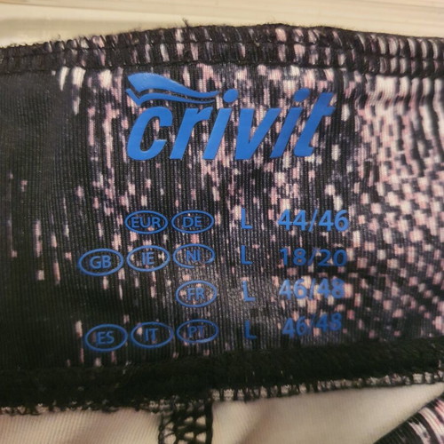Gym Leggings like new with colorful patterns and mesh details
