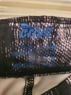Gym Leggings like new with colorful patterns and mesh details