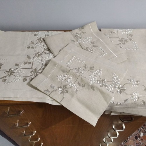 Tablecloth set of 4 pieces new