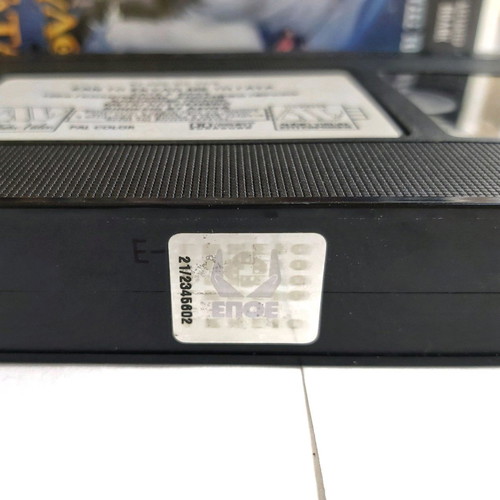 Cats & Dogs VHS like new, dubbed comedy family movie