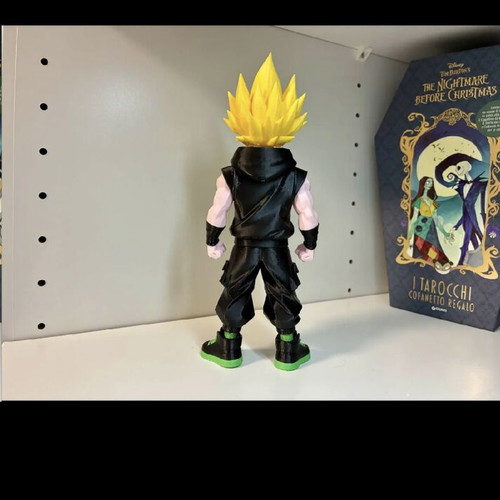 Goku Super Sayan Urban figure new