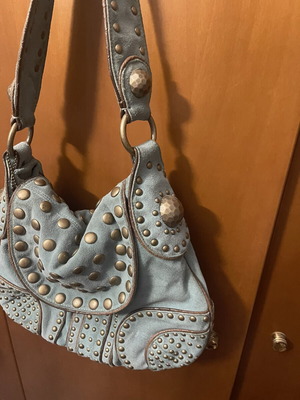 DKNY vintage suede τσάντα ώμου σαν καινούργιο, μπλε με τρουκς