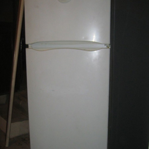 Indesit fridge freezer used, white, 200lt capacity, no frost