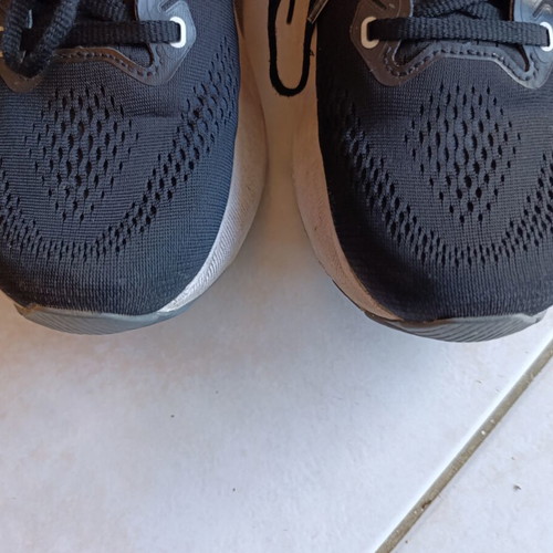 Asics Gel Kayano 31 used, size 42, black and white