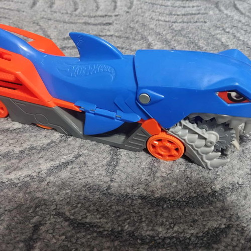 Hot Wheels Shark Truck GVG36 like new
