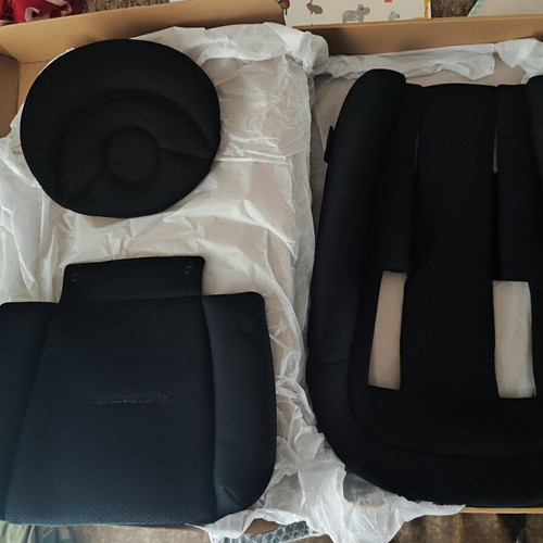 Cybex Newborn Nest pillow like new for premature and newborn babies