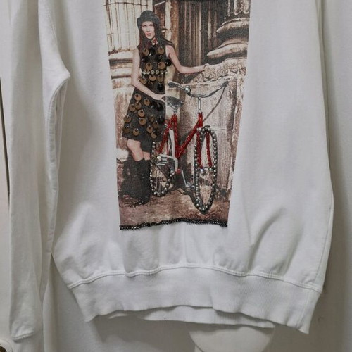 White Pink Woman sweatshirt like new with rhinestones and sequins
