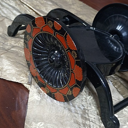 Vintage decorative base chariot style for vase or plant like new