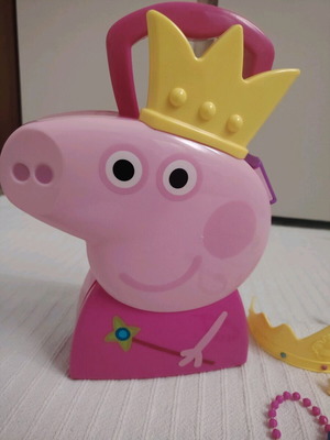 Peppa Pig suitcase like new with accessories