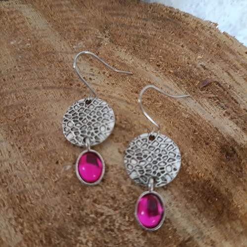 Steel dangling earrings with fuchsia zircon