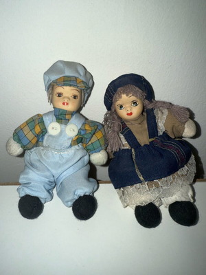 Porcelain dolls used, set of 2