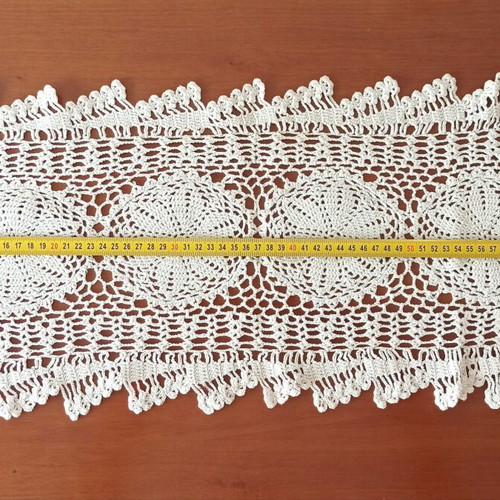 Vintage handmade crochet table runner like new, 70cm x 28cm