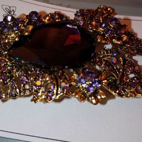 Brooch medallion Violet Rouge new with multicolor crystals