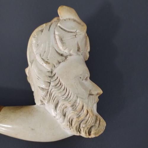 Meerschaum pipe with pirate carving like new
