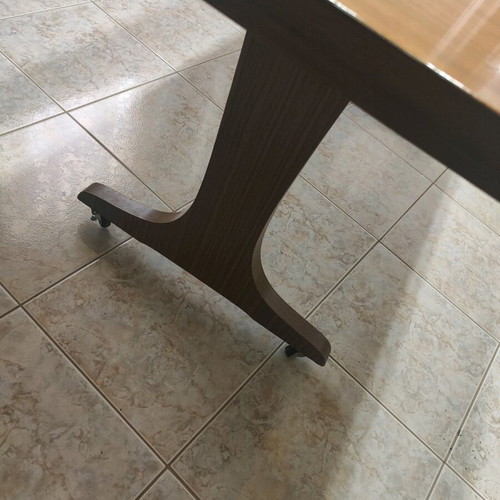 Coffee table like new with folding edges, wheels and lifting mechanism