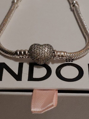 Pandora bracelet size 18 cm new, heart clasp with pave