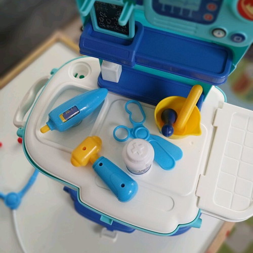 Doctor playset with backpack