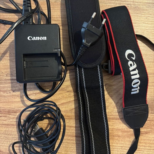 Canon EOS 450D camera used with charger and straps