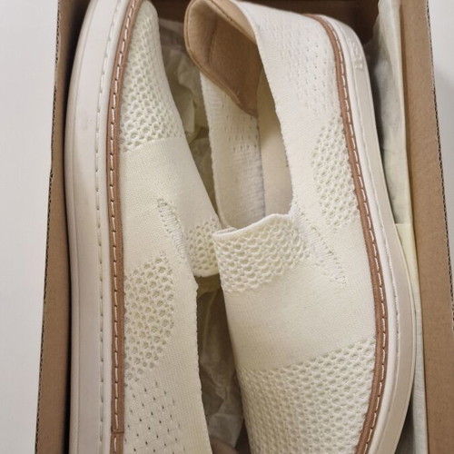 Ugg moccasins new, size 38, white beige
