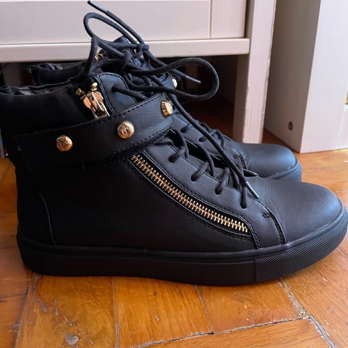 Juicy Couture boots used, black size 36 with studs and laces