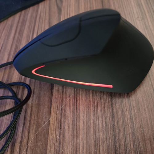 Ergonomic wired mouse new for right hand