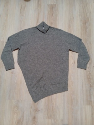 Zara sweater gray with diagonal cut like new
