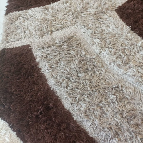 Set of 2 used living room rugs with different designs, 270x213 cm each