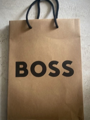 BOSS καφέ χάρτινη τσάντα δώρου, 22x30 εκ.