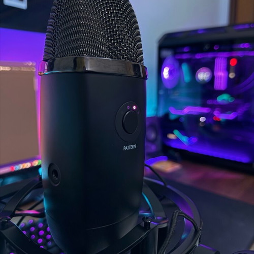 Blue Yeti X condenser microphone like new with bonus Boom Arm