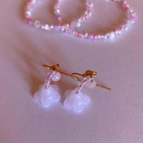 Handmade bracelet and earrings set in pink shades