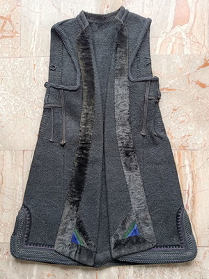 Black Sigkouni vest new