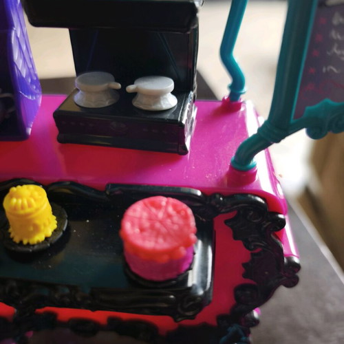 Monster High Scaris City of Frights Cafe Cart Play Set like new, Mattel 2012