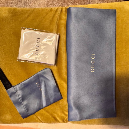 Gucci velvet glasses case like new, blue with gold logo