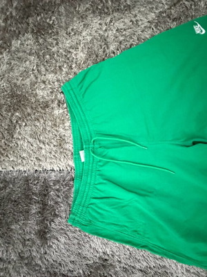 Nike shorts green like new, size XL