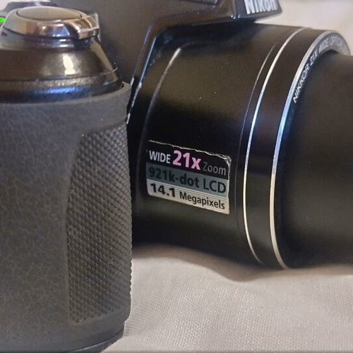 Nikon Coolpix L120 digital camera like new, 14.1Mpix, 21X zoom